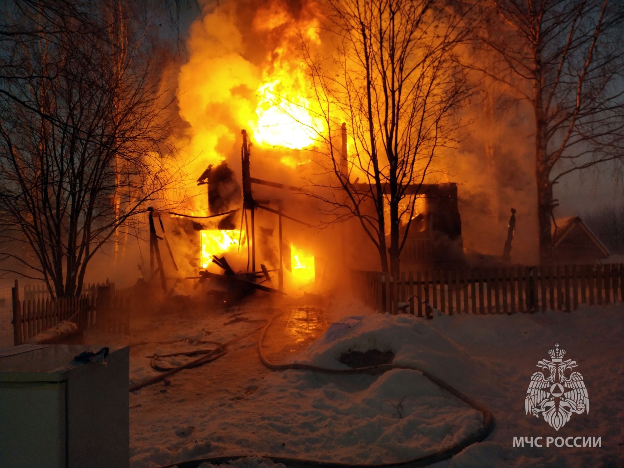 Многодетная семья осталась без крыши над головой из-за пожара под Нюксеницей